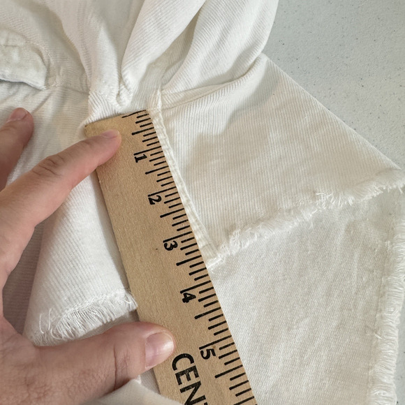 Carve Designs Oahu Shorts in White Corduroy Size 8 Raw Hem 3.5" Inseam - Picture 9 of 10